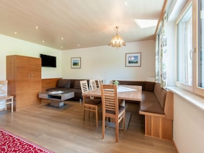 Apartment | Dining - Spacious Apartment in Tschagguns With Garden (Tschagguns)