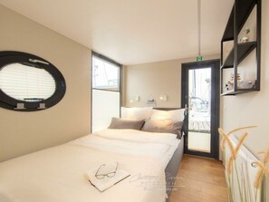 Mobile Home | 1 bedroom, individually furnished - Houseboat Seahorse Comfortable Vacation Home (Heiligenhafen)
