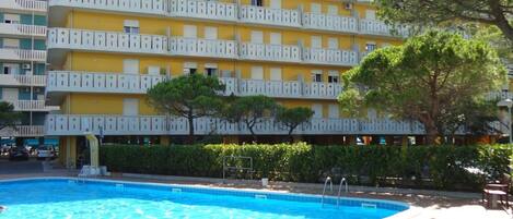 Apartment | Pool | Outdoor pool