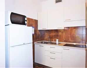Private kitchen - Apartment in Caorle Near Beach & Pool (Caorle)