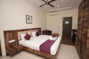 Kamar Double atau Twin Eksekutif | Seprai Frette Italia, seprai premium, brankas, dan kedap suara