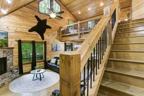 スマートテレビ、暖炉、テレビゲーム、ステレオ