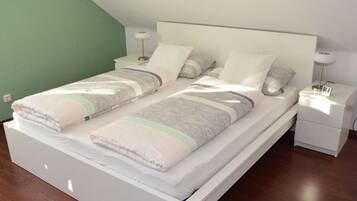 House | 3 bilik tidur, dilengkapkan perabot secara berasingan, cadar katil