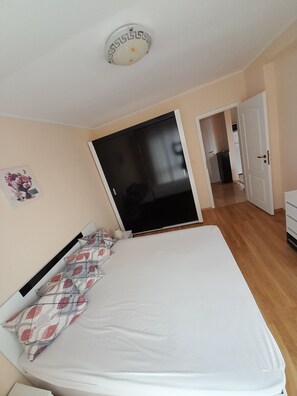 1 camera, Wi-Fi, lenzuola