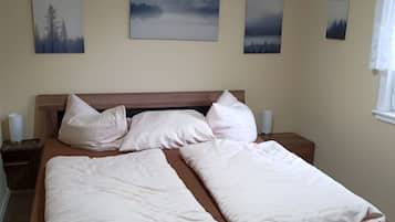 Cottage | 2 bedrooms, individually furnished, bed sheets