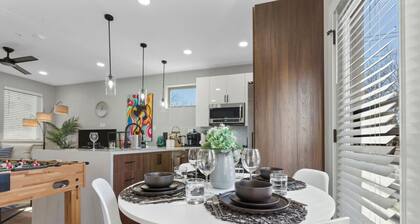 A la mode 2BDTownhouse: 7St Walkable & UltraCool!