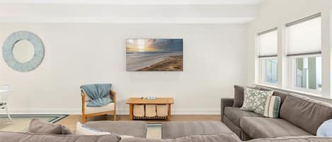 Una televisión, una oficina