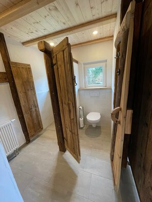 Shower, soap, toilet paper - Rustic holiday home for 12 people (Warmensteinach)