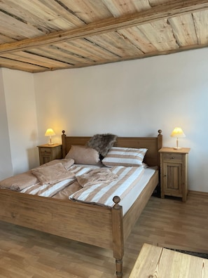 6 bedrooms, WiFi, bed sheets - Rustic holiday home for 12 people (Warmensteinach)