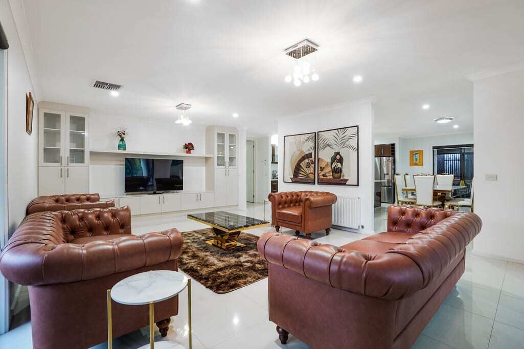 Televisión y oficina 