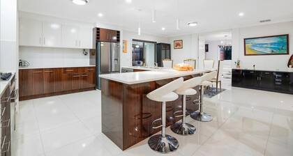 Bundoora Perfection - Luxury Family Oasis w pool