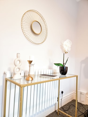 Brynmill Flat Sleeps 3/5 | Close to Beach, Uni & Park | Free Wifi | Free Parking