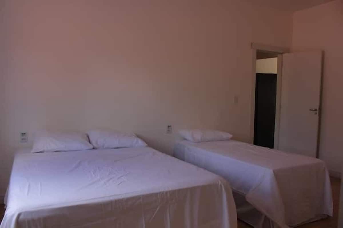 1 habitación, ropa de cama de alta calidad y wifi gratis