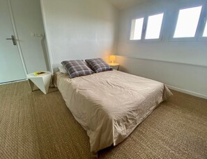 3 bedrooms, iron/ironing board, WiFi, bed sheets - Charmante Maison Meulière Proche de Paris, Bord du Canal de L'ourcq (Noisy-le-Sec)