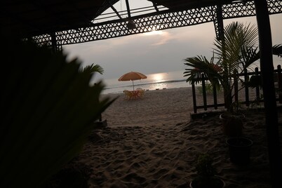 Livin Waves Beach stay and cafe