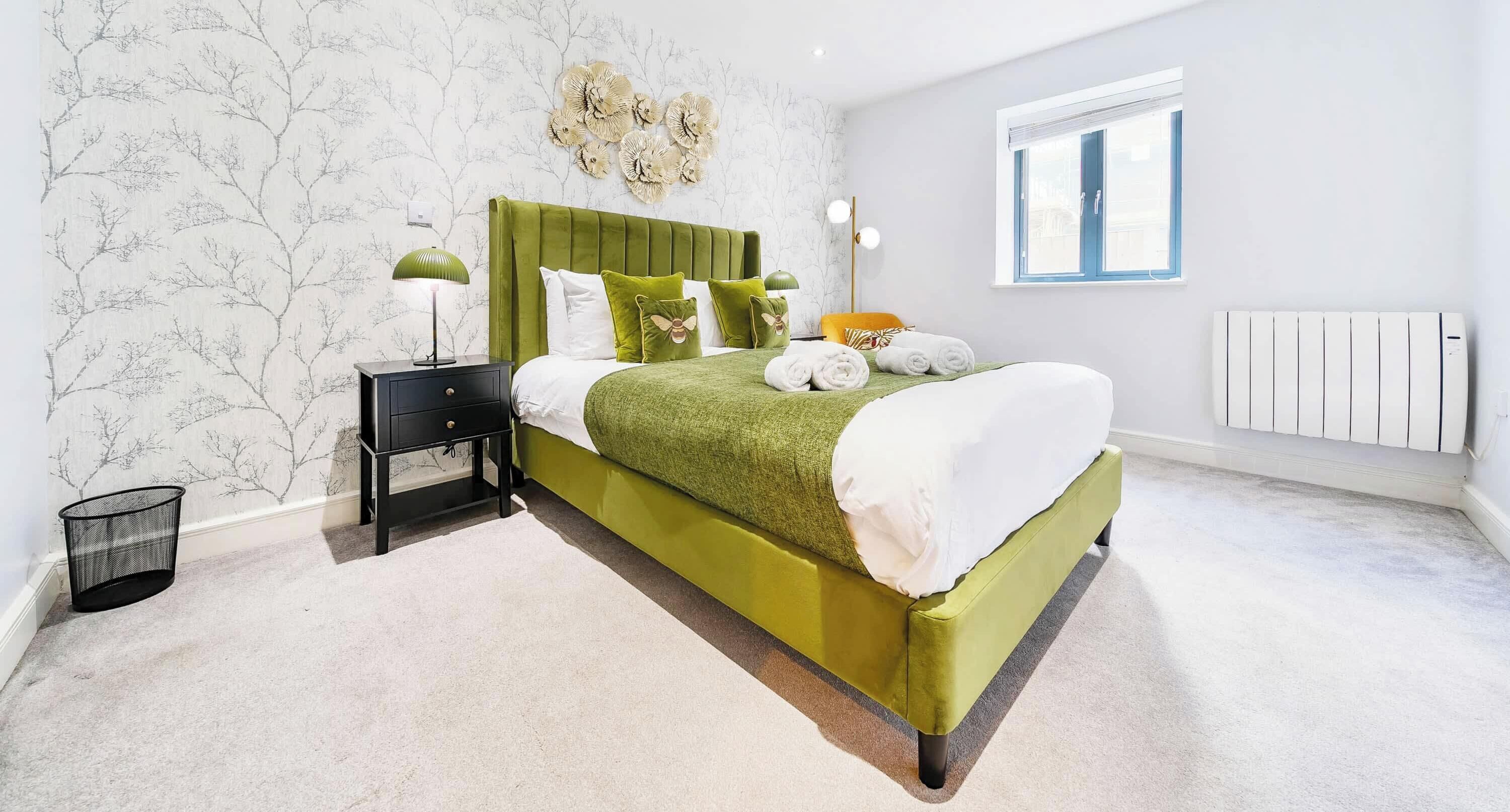 2 bedrooms, desk, iron/ironing board, WiFi