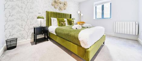 2 bedrooms, desk, iron/ironing board, WiFi