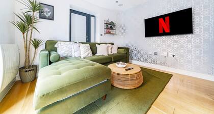 Cozy 2BR in Surrey | Pet-Friendly, Fast Wi-Fi, Netflix