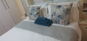 9 habitaciones, tabla de planchar con plancha, wifi y ropa de cama 