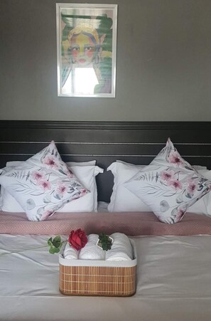 9 bedrooms, iron/ironing board, WiFi, bed sheets