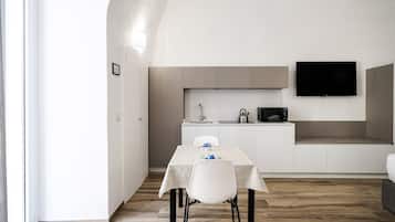 Comfort Apartment, 1 Queen Bed | Living room