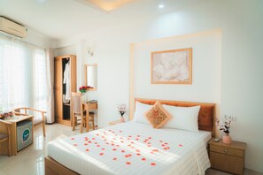 In-room safe, blackout curtains, soundproofing, iron/ironing board - Victoria Hotel Me Tri (Hanoi)