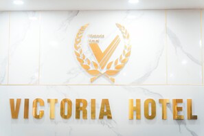 Reception - Victoria Hotel Me Tri (Hanoi)