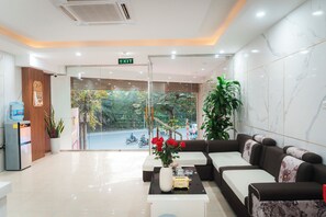 Reception - Victoria Hotel Me Tri (Hanoi)