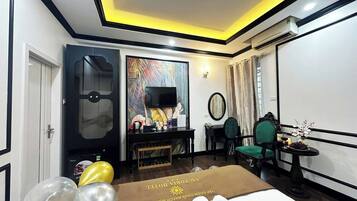 Egyptian cotton sheets, premium bedding, down duvets, pillow-top beds