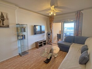 TV - Beautiful two bedroom with views over the Marina (La Manga del Mar Menor)