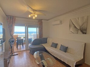TV - Beautiful two bedroom with views over the Marina (La Manga del Mar Menor)