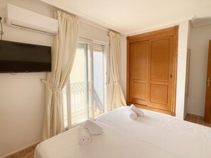 1 habitación, tabla de planchar con plancha, wifi gratis y ropa de cama 