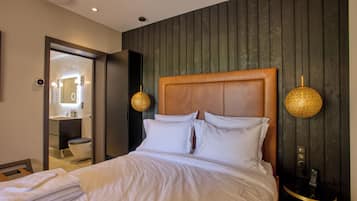 1 bedroom, bed sheets