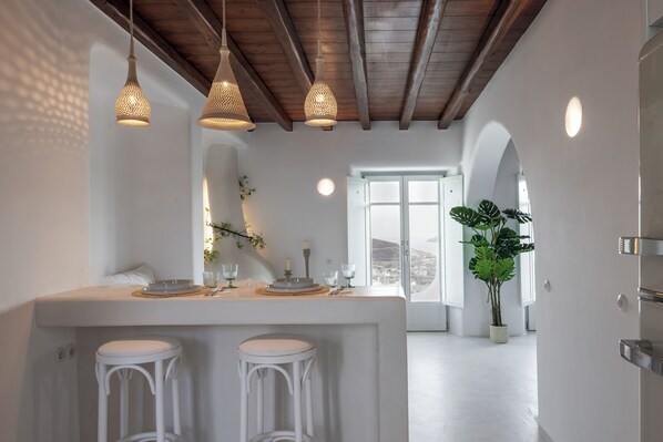 Four, plaque de cuisson, cafetière/bouilloire, bouilloire électrique