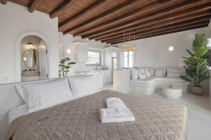 Premium bedding, in-room safe, individually decorated