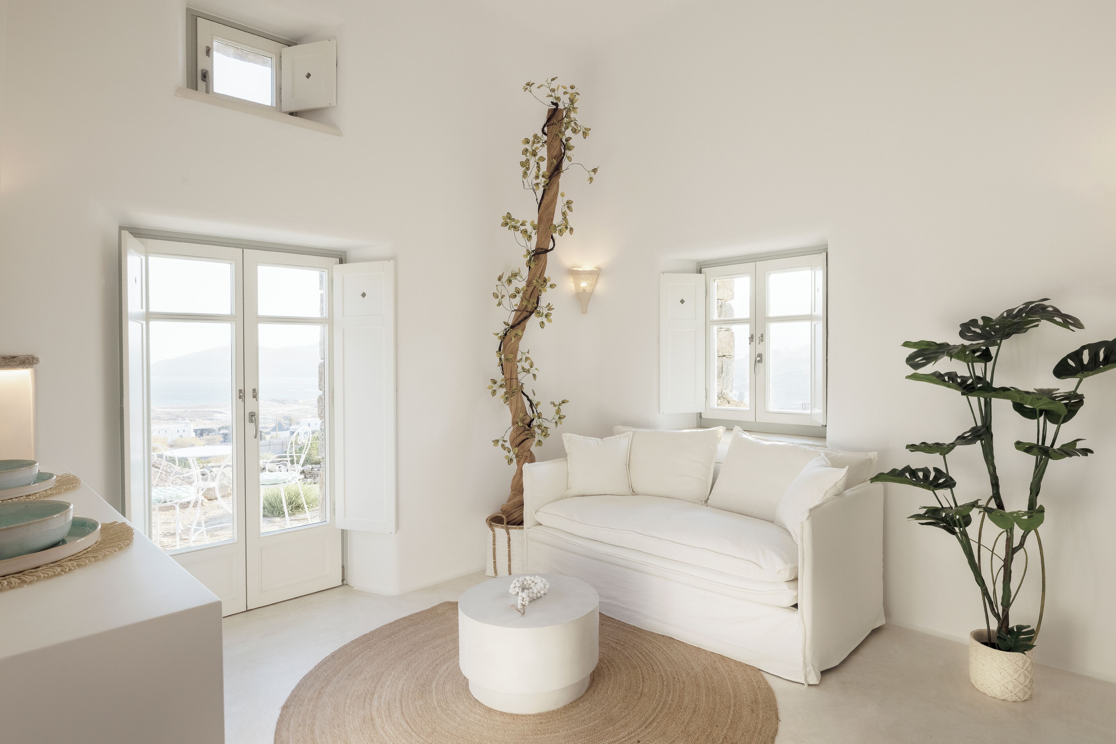 华丽套房, 海景 | 起居区 | 32-英寸智能电视（配备数码频道）