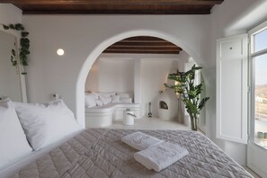 Premium bedding, in-room safe, individually decorated - Ortygia Suites (Mykonos)