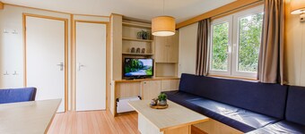Chalet by the Water in Leukermeer