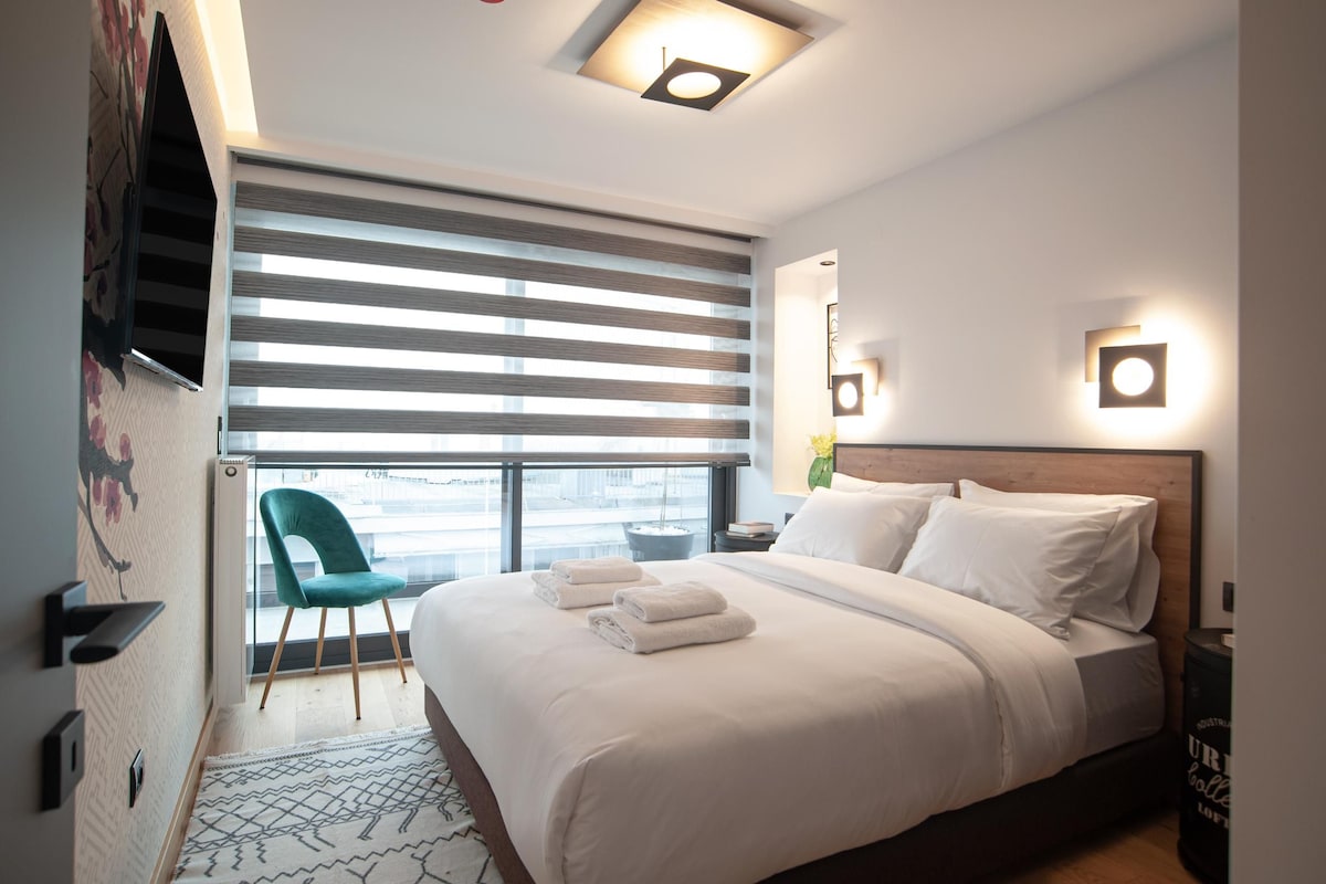 Sengetøy av topp kvalitet, memory foam-senger, minibar og safe på rommet