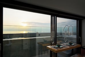 Penthouse with Private Pool | Hiên
