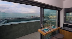 Penthouse with Private Pool | Eigene Küche | Mini-Kühlschrank, Espressomaschine, Wasserkocher, Hochstuhl