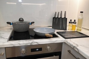 Microwave, oven, stovetop, coffee/tea maker