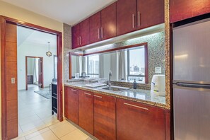 Classic Apartment, Balcony, City View | Private kitchen | Fridge, microwave, dishwasher, coffee/tea maker - SuperHost - Chic Downtown Living 1BR in Dubai's South Ridge 5 (Dubai)