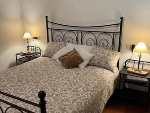 Villa | 2 bedrooms, individually furnished, bed sheets - Holiday Home in Arenas With Pool & Sea Views (Arenas)