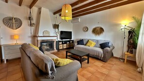 Smart TV, fireplace - Casa Rural Cómpeta Fence Pool Barbecue and Amazing Views (Cómpeta)