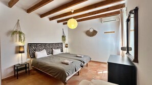 7 bedrooms, iron/ironing board, WiFi, bed sheets - Casa Rural Cómpeta Fence Pool Barbecue and Amazing Views (Cómpeta)