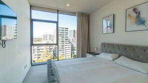 2 bedrooms, iron/ironing board, WiFi, bed sheets - Walk to Shopping Centre | Park View | 1 Free Parking (Zetland)