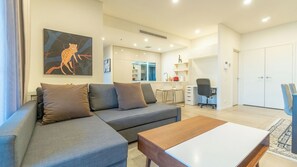 TV - Walk to Shopping Centre | Park View | 1 Free Parking (Zetland)