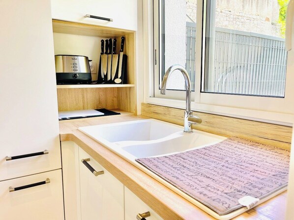 冰箱、微波炉、烤箱、洗碗机