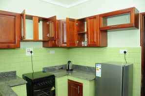 Private kitchen - Serene cozy space in Entebbe. Close to airport and mall. (Entebbe)